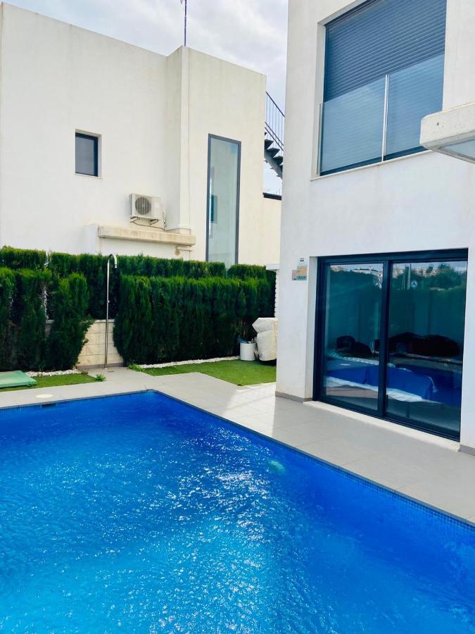Luxury Villa With Private Pool Рохалес Екстериор снимка