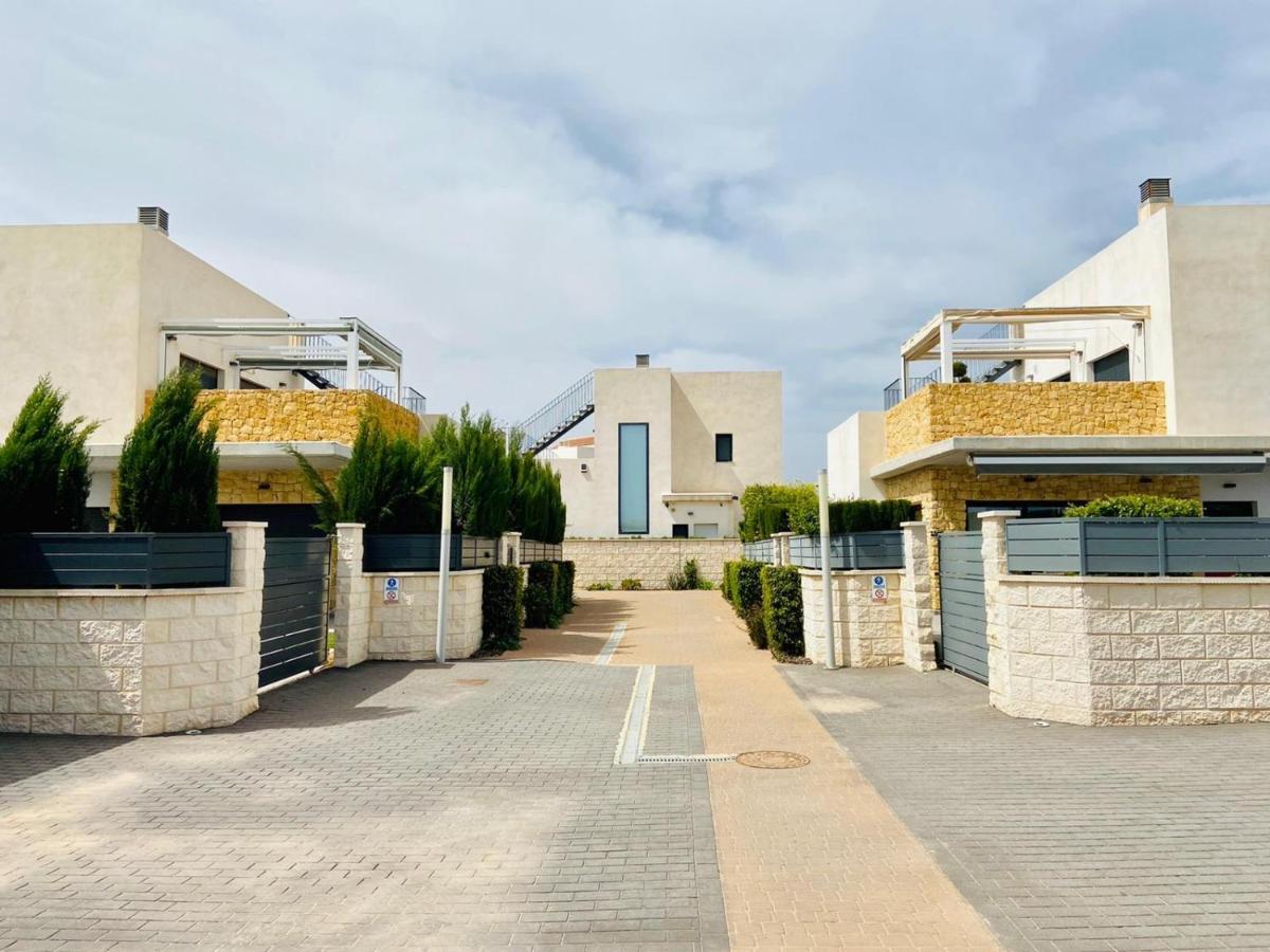 Luxury Villa With Private Pool Рохалес Екстериор снимка
