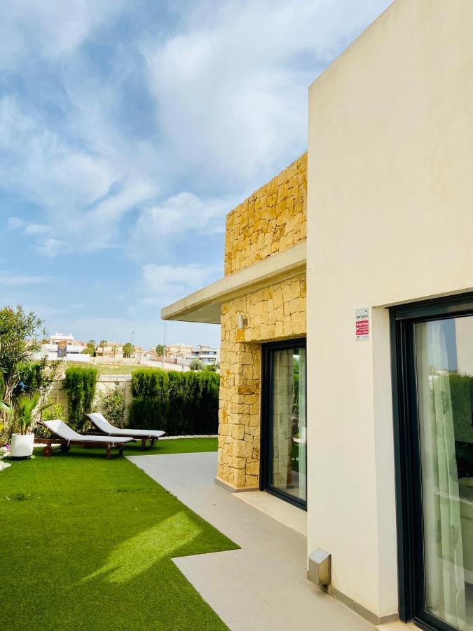 Luxury Villa With Private Pool Рохалес Екстериор снимка