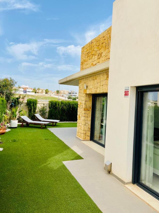 Luxury Villa With Private Pool Рохалес Екстериор снимка