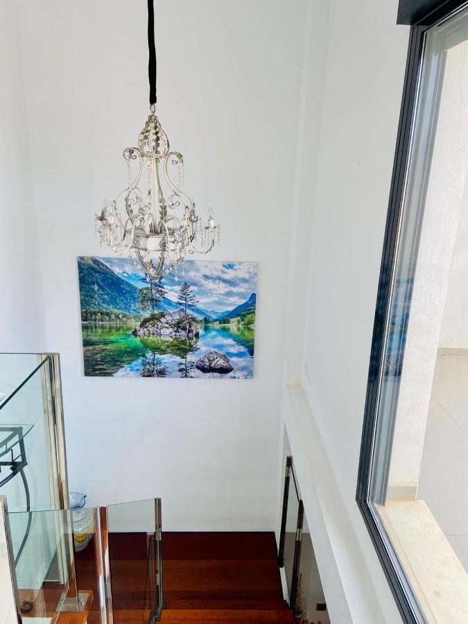 Luxury Villa With Private Pool Рохалес Екстериор снимка