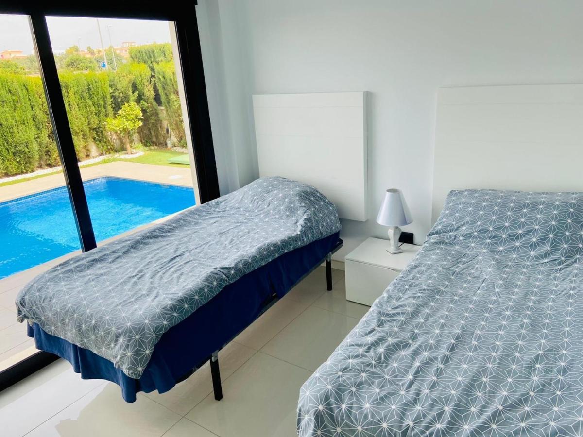 Luxury Villa With Private Pool Рохалес Екстериор снимка
