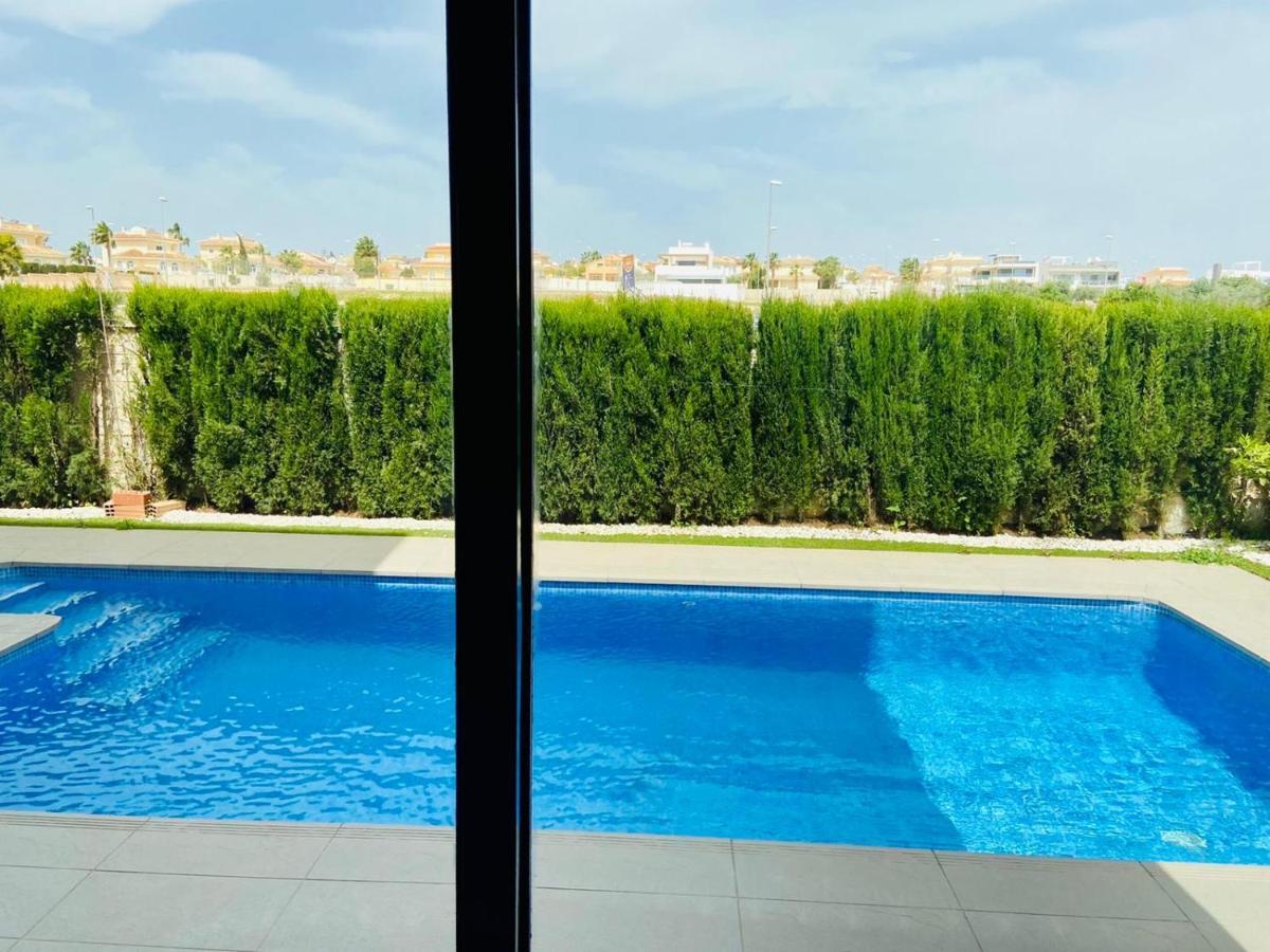 Luxury Villa With Private Pool Рохалес Екстериор снимка